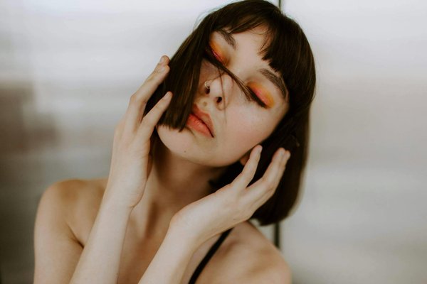 Idées ingénieuses pour sublimer vos robes à manches longues en été